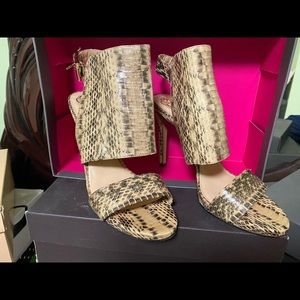 Vince camuto heels size 10